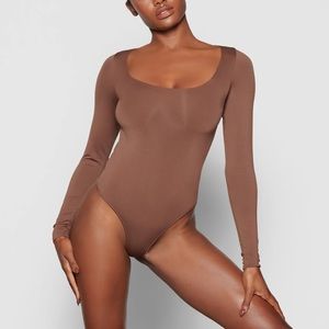 SKIMS by Kim Kardashian ESSENTIAL LONG SLEEVE SCOOP NECK BODYSUIT NWOT 18